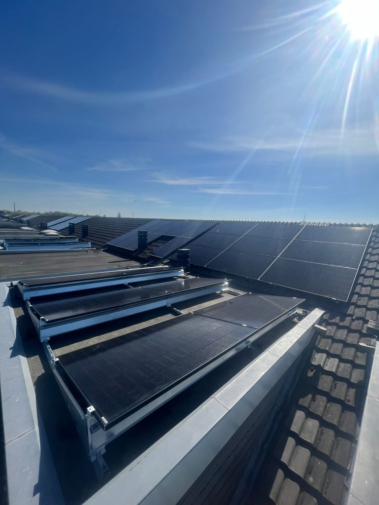 wat kosten 6 zonnepanelen op een plat dak?