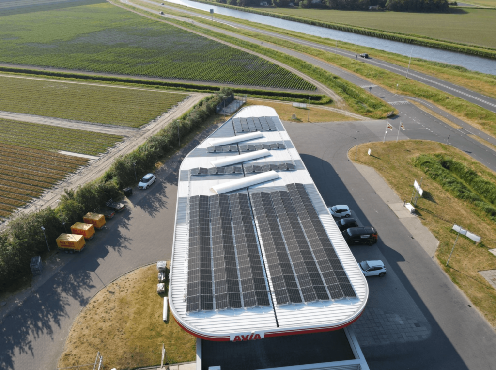 Hoe lang gaan zonnepanelen mee, zonnepanelen op tankstation